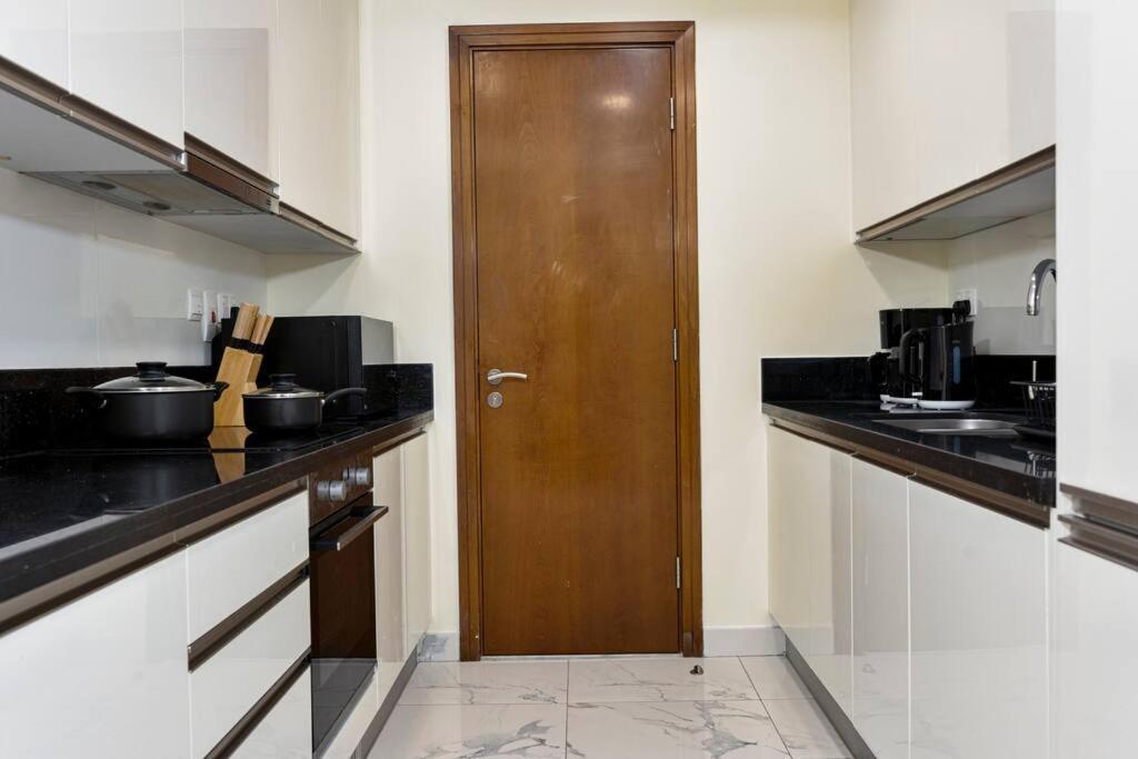 First Class 1br Captivating Views Apartment *